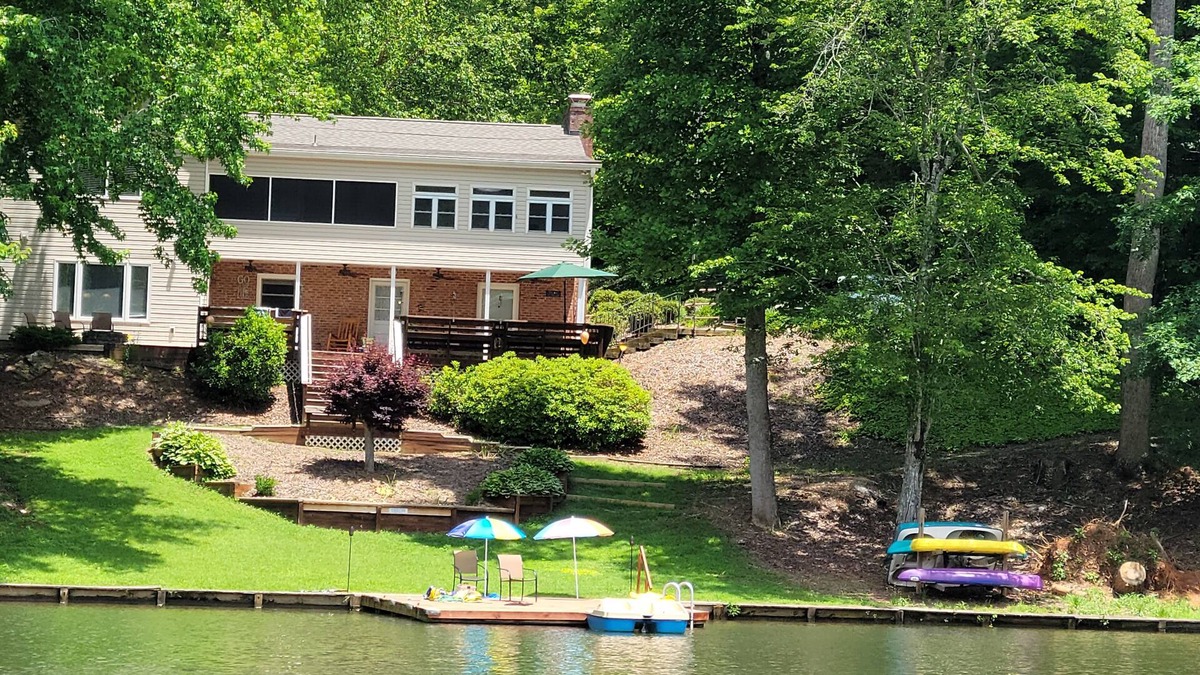 Oconee County House | 5 bdrm Lakefront Home-private lake! Accommodates 2-15 guests, great fishing too.