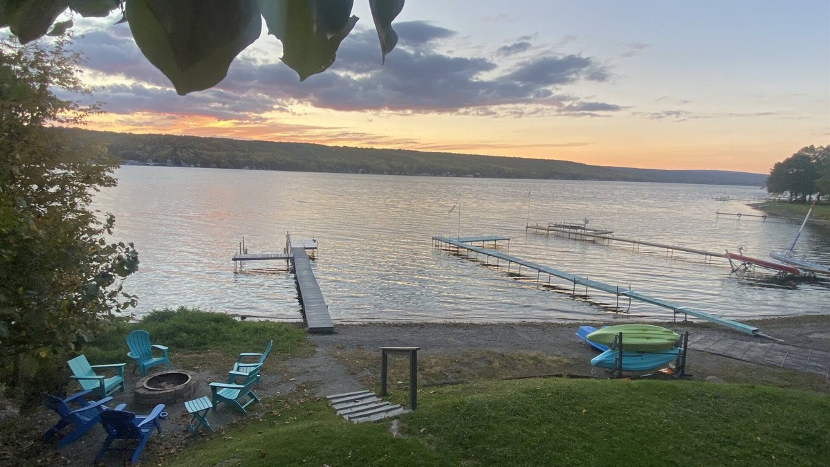 Geneseo House | 5-Bdrm Lakefront Retreat w.Charming Guest House: 15 mins to Letchworth, Geneseo