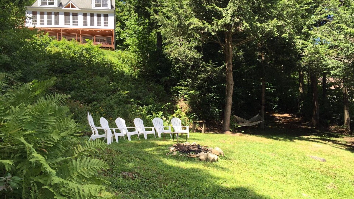 Wilmington House | 5 Bdrm Lakehouse, sleeps 18, private dock, hot tub, 15 minutes to Mount Snow