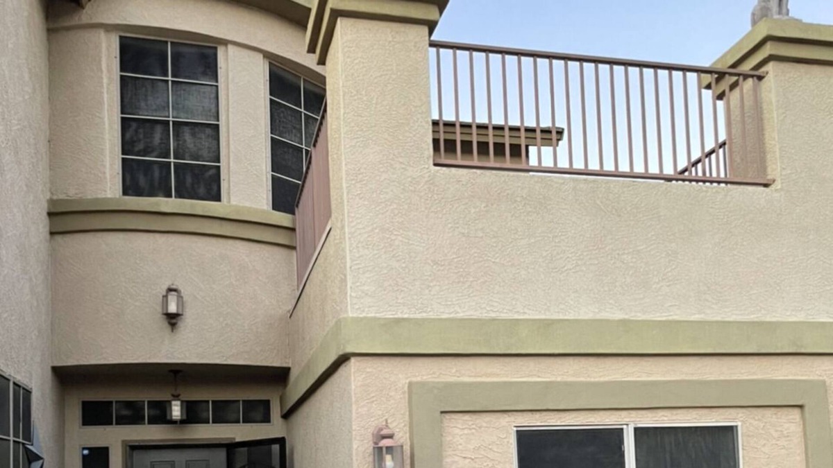 Laveen Village Bed & Breakfast | 5 Bdrm luxury house with a nice pool and so much more.