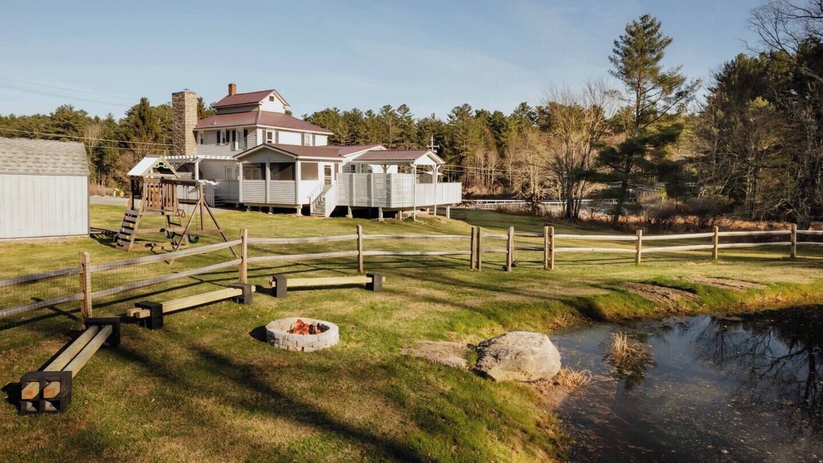 Swan Lake Cabin | 5 Bdrms · Hot Tub · Pond · Swan Pond Cabin