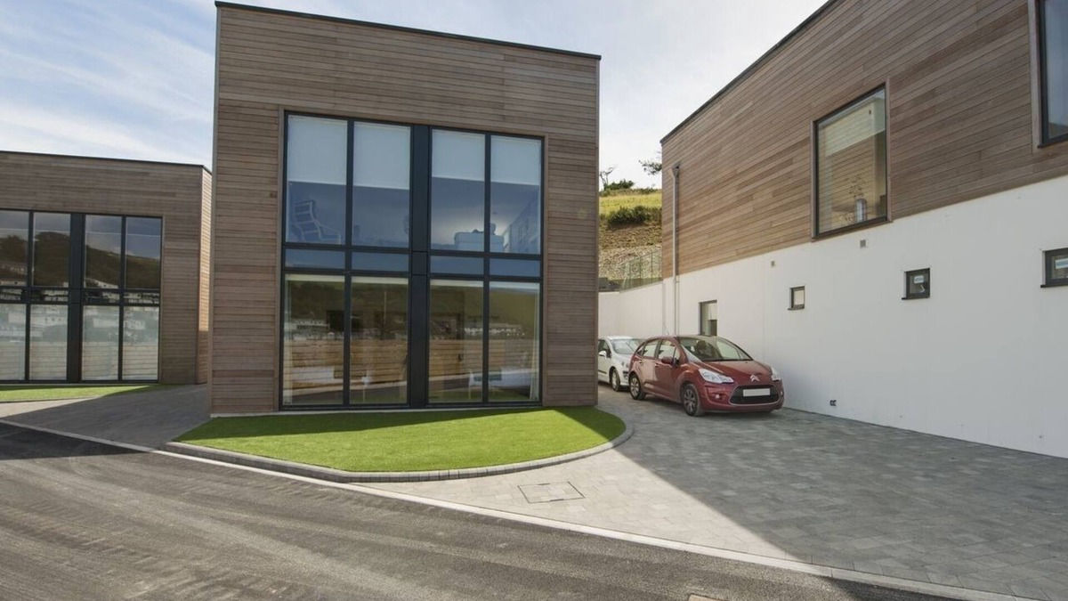 Challaborough Cottage | 5 BEACHDOWN, pet friendly, luxury holiday cottage in Challaborough
