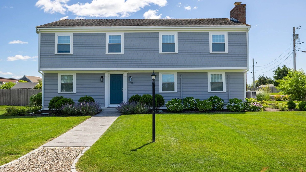 South Yarmouth House | 5 bed, 2.5 bath home, 5 minute walk to the beach