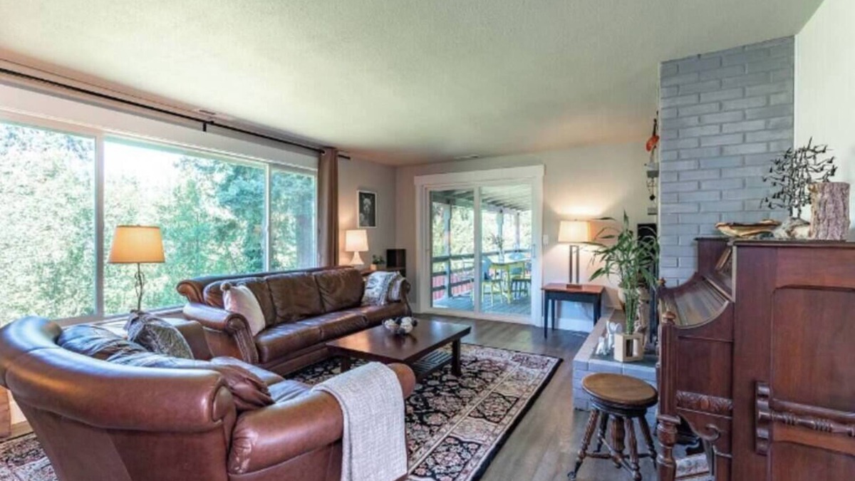 Starcrest House | 5 bed/3 bath with Game Room!