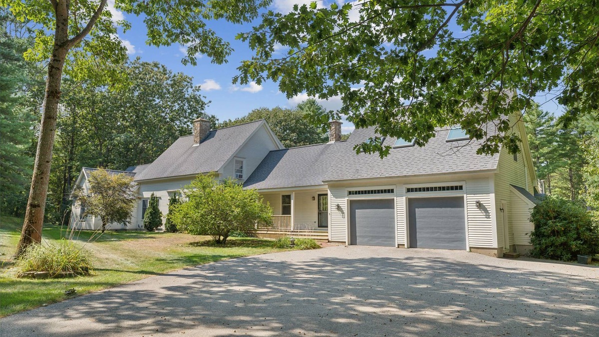 Kennebunk House | 5 Bed, 4.5 Bathroom, In-ground Pool, Gym near Parsons Beach!