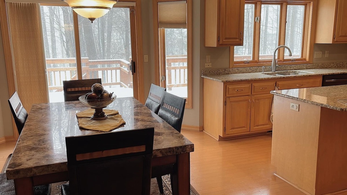 Green Bay House | 5 Bed/4 Bath 2.9 Miles to Lambeau Field and 1.9 Miles to Green Bay Airport .