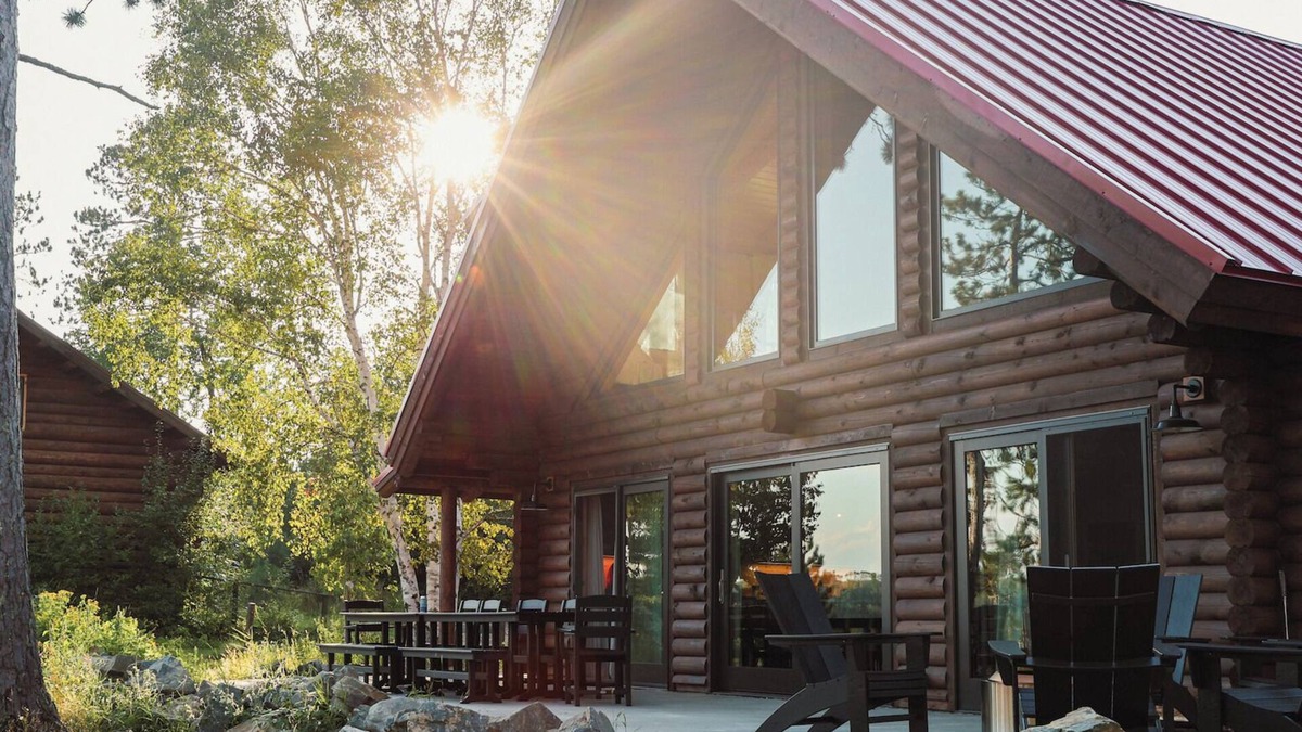 Cook Cabin | 5-bed 5.5 bath cabin on LAKE VERMILION with AC, WiFi, Beach, Sauna, Pickle Ball