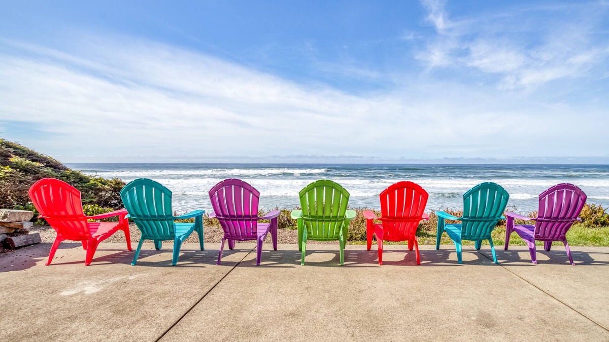 Roads End House | 5-Bed, 5-Bath Oceanfront home has Beach Access, Panoramic Roads End Views!
