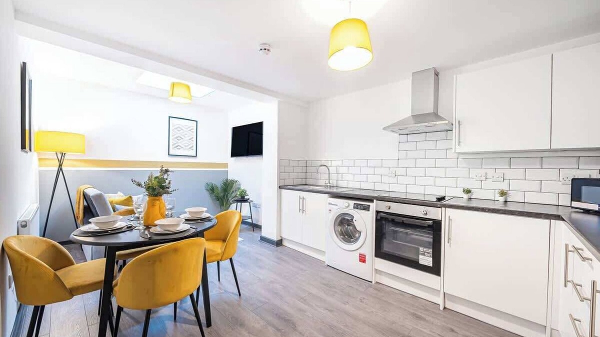 Whitefield Apartment | 5-bed 5 en-suite apartment in Manchester