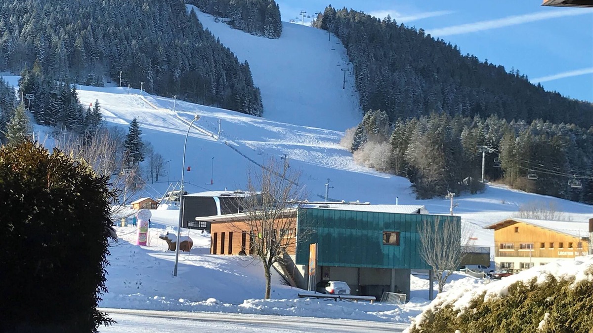 Metabief Apartment | 5-bed apartment at the foot of the slopes, ski room, parking, view of the slopes