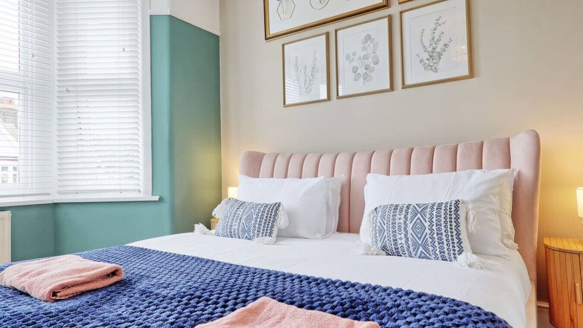 Southend-on-Sea House | 5 Bed, Garden, Parking with sofa Bed