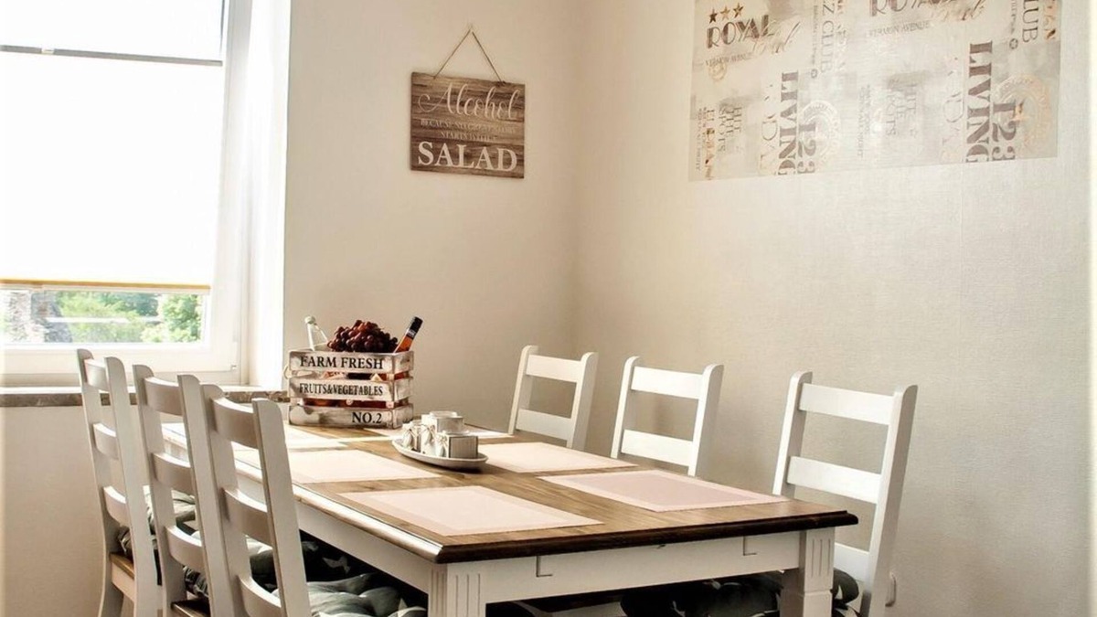 Hillesheim Apartment | 5-bed holiday apartment bath/WC, 2 bedrooms - guest house at Viehmarkt