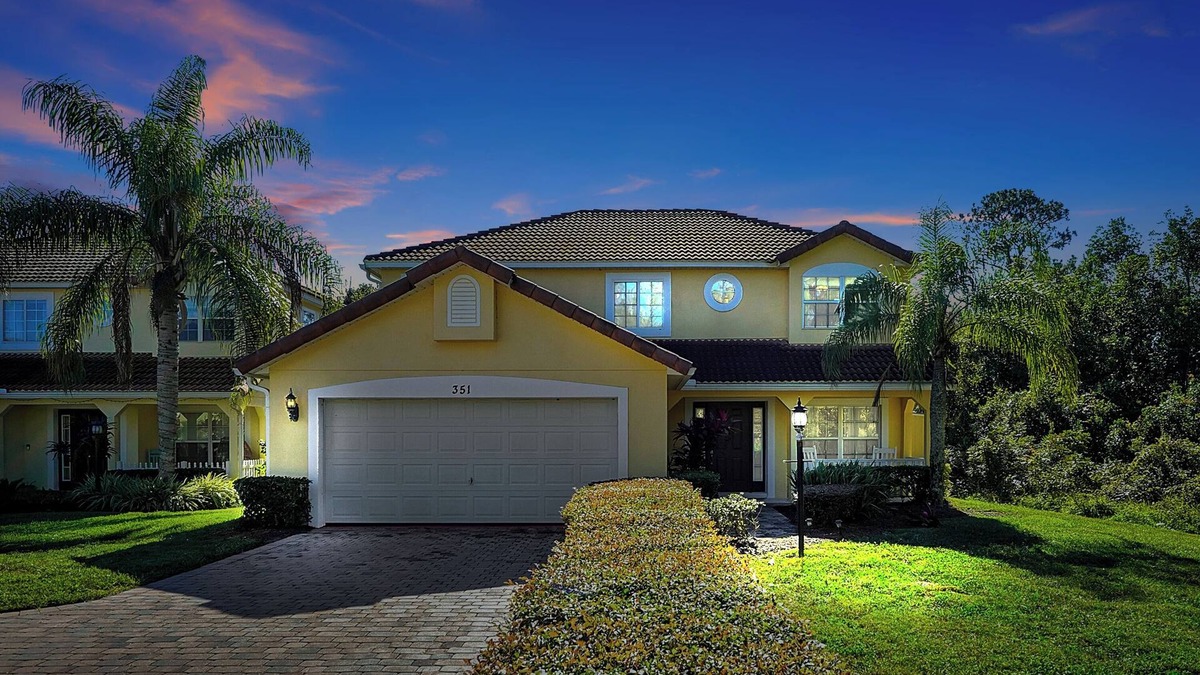 Lake Wilson Preserve House | ⛱ 5 Bed Lake Wilson - South Facing Pool - Overlooking Conservation and Woodland