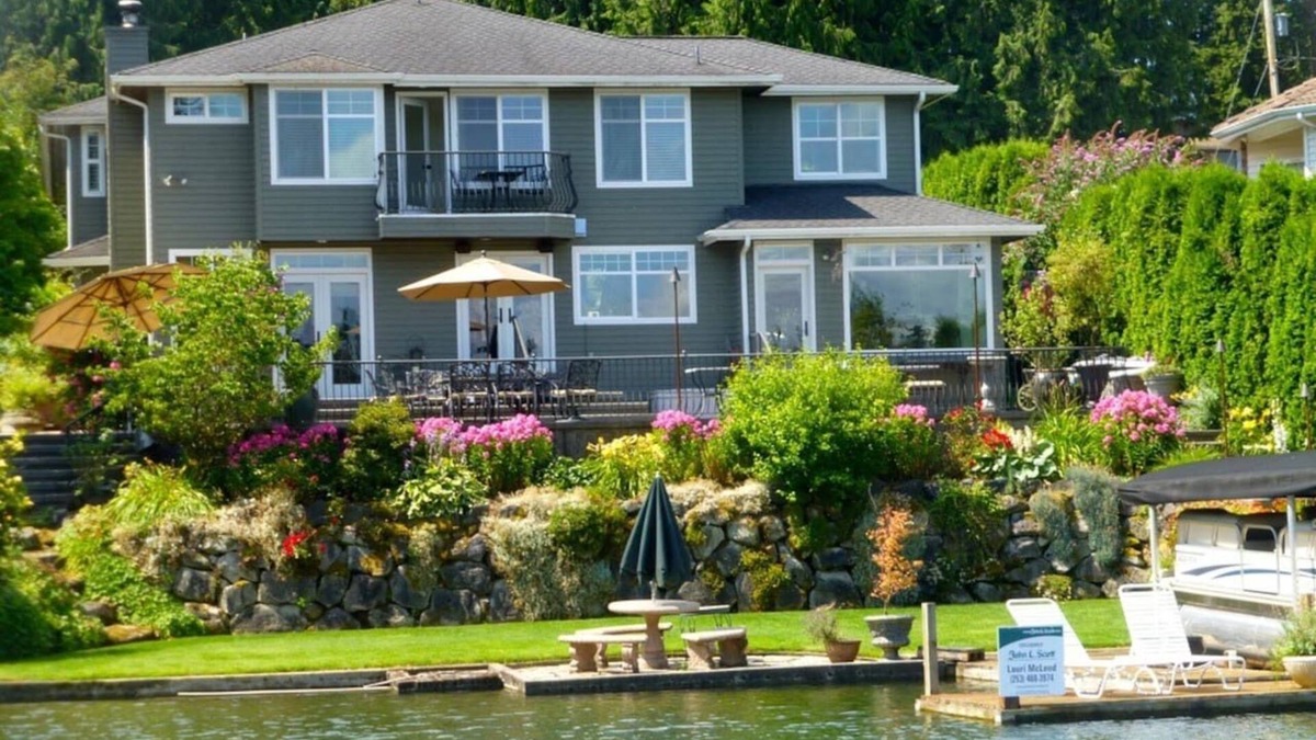 Bonney Lake House | 5-bed Lakefront near Tacoma Seattle