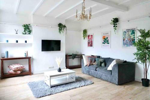 Hanger Hill House | 5 Bed Luxury London Home