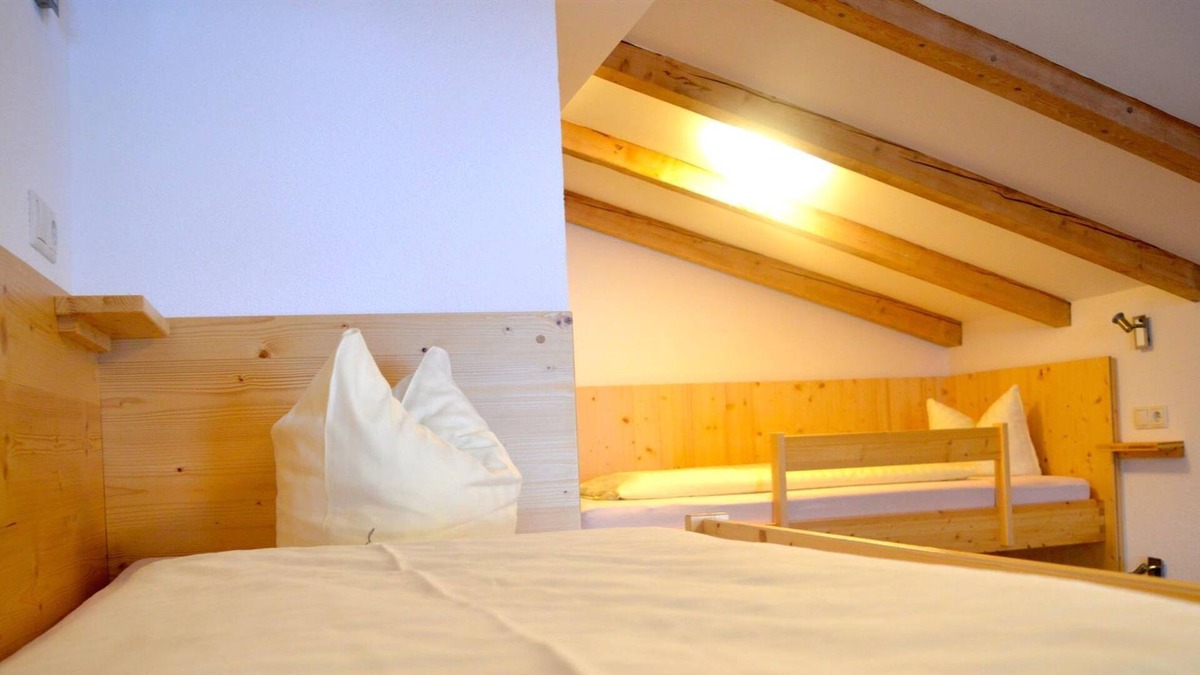 Mandarfen Cabin | 5-bed room with shower/toilet - Pitztal ski hut