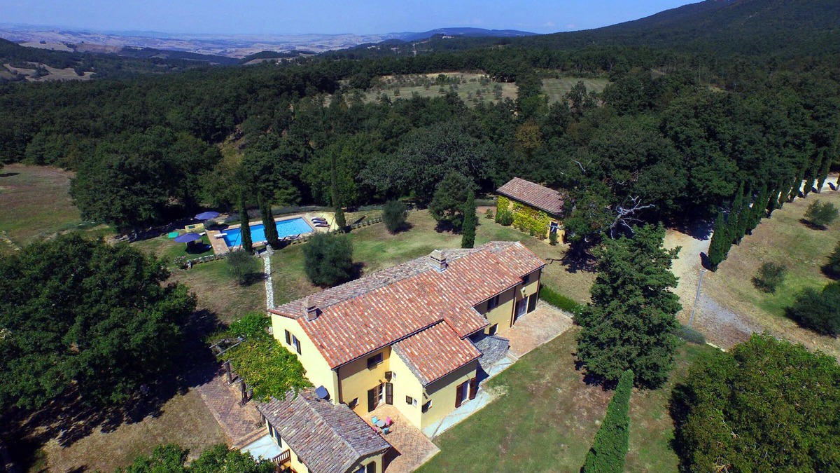 San Casciano dei Bagni Villa | 5 bedrooms, private pool, wifi, 10min from San Casciano dei Bagni, amazing views