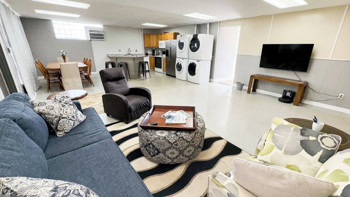 Anchor Bay Harbor Apartment | 5 bedroom, 1.5 Bath, Ground Floor, Ranch Style Unit, Sleeps 12, Boat Launch, NEW