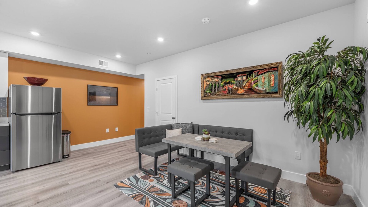 Center City Apartment | 5 Bedroom, 4.5 Bath, Pool Table, Garage!