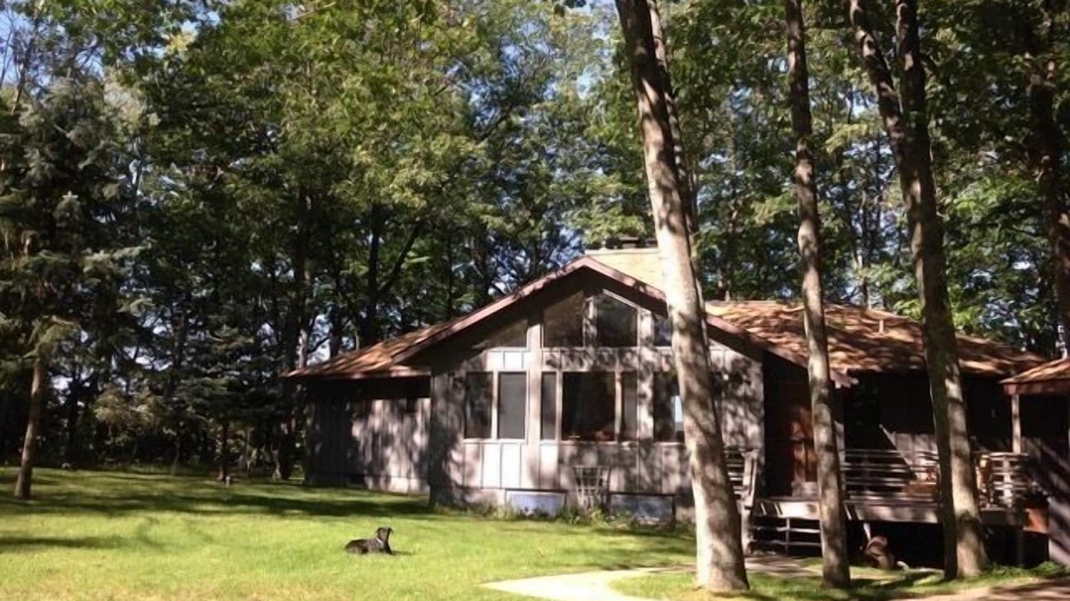 Manistee House | 5 Bedroom, 4 Bathroom With Portage Lake Views And Beach Access.