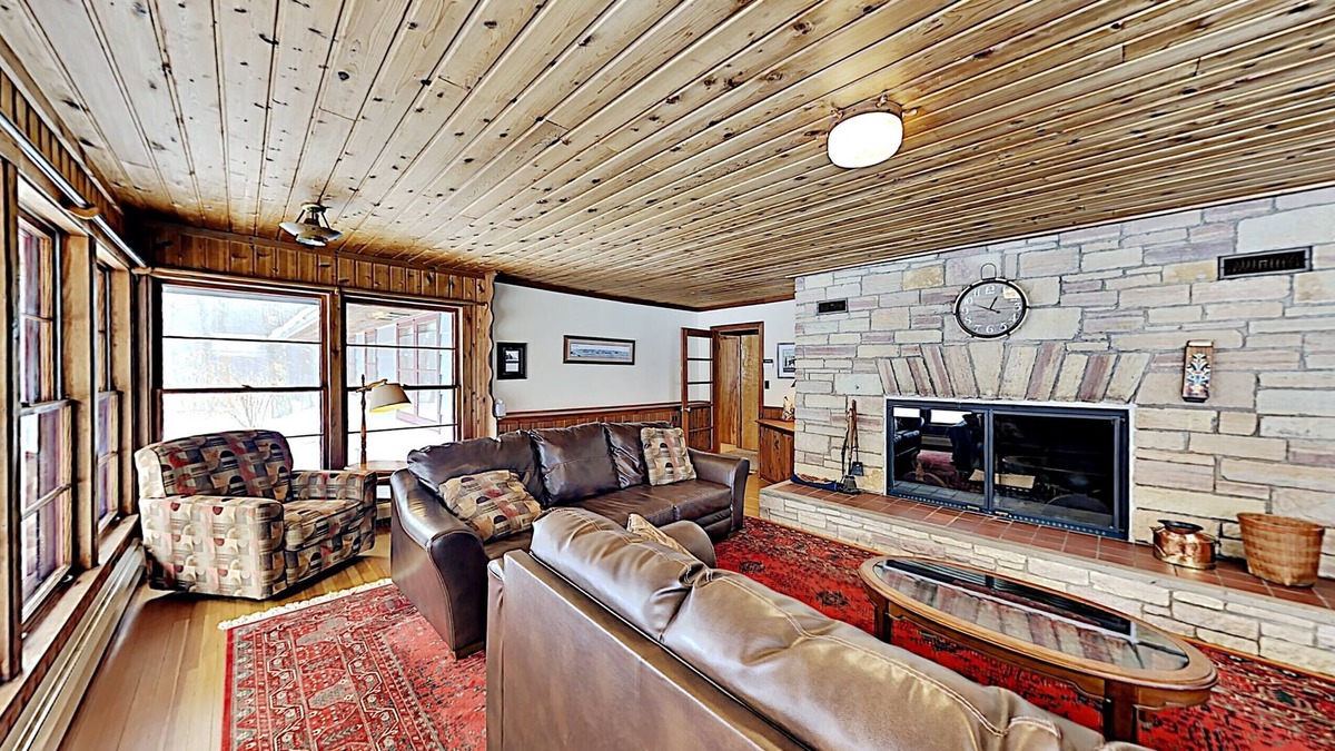 Stone Lake Cabin | 5 Bedroom 5 Bath Pet Friendly Cabin On 5,000 Acre Lake Near Hayward