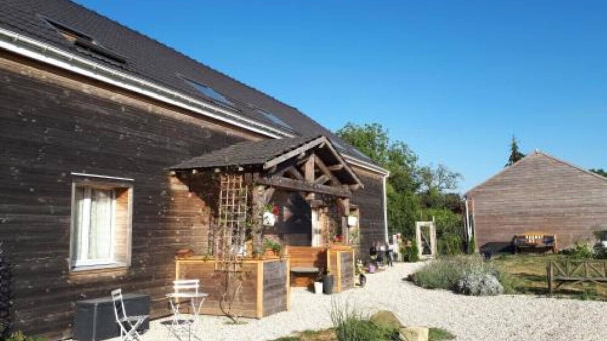 Bouconville House | 5 bedroom-5 bathroom Gîte with free wifi and parking chez Mostarlić B&B