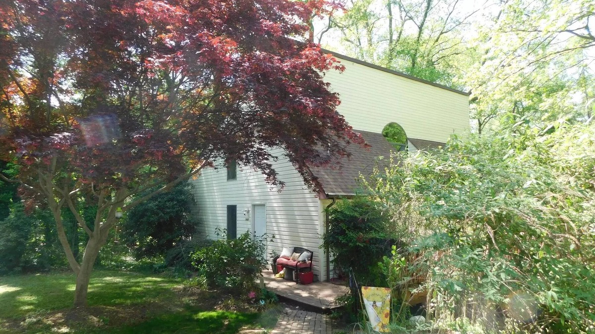 Calvert Beach-Long Beach House | 5 bedroom, 8 bed, 3 story house a block from beach