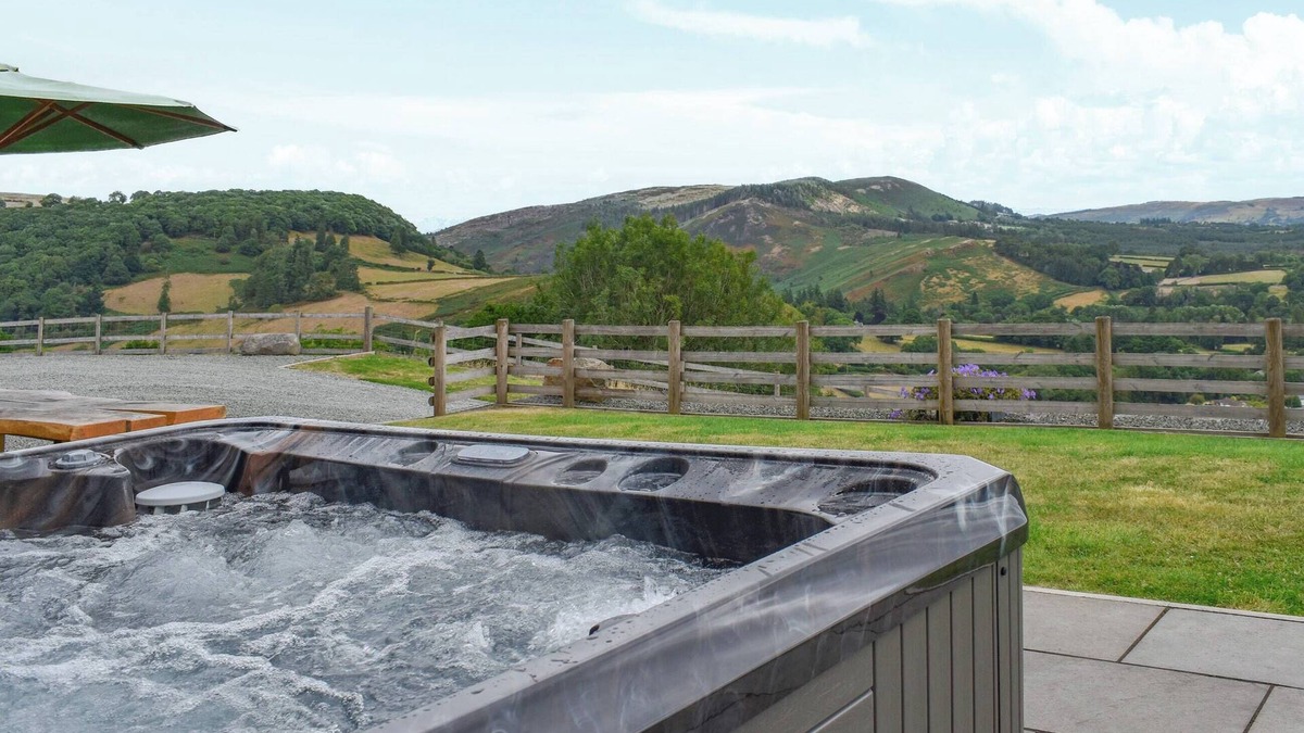 Llanwrthwl Cottage | 5 bedroom accommodation in Llanwrthwl, near Rhayader
