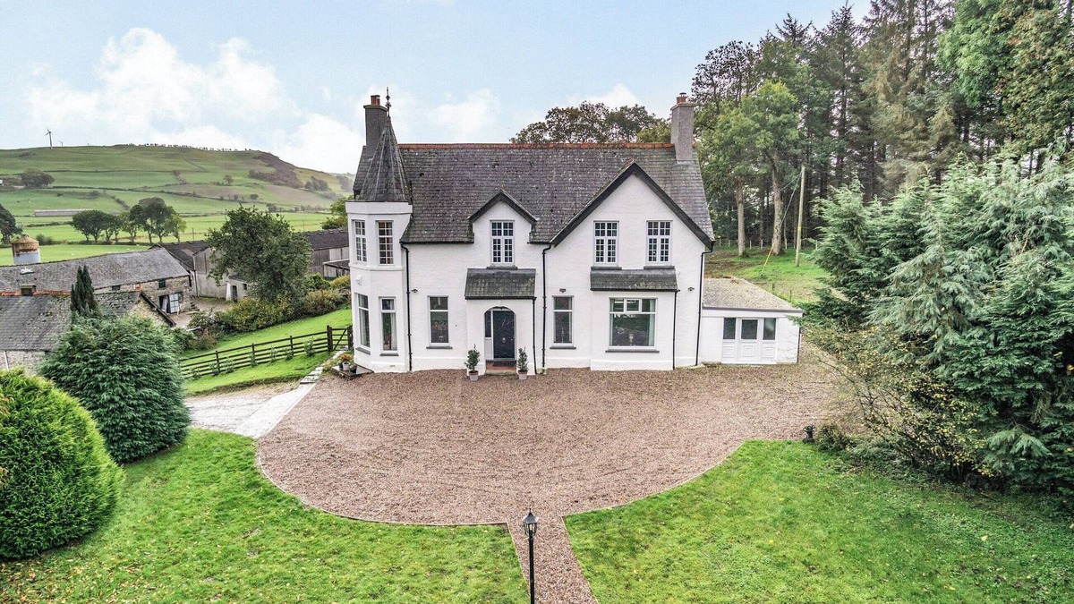 Cwmtirmynach Cottage | 5 bedroom accommodation in Cerrigydrudion