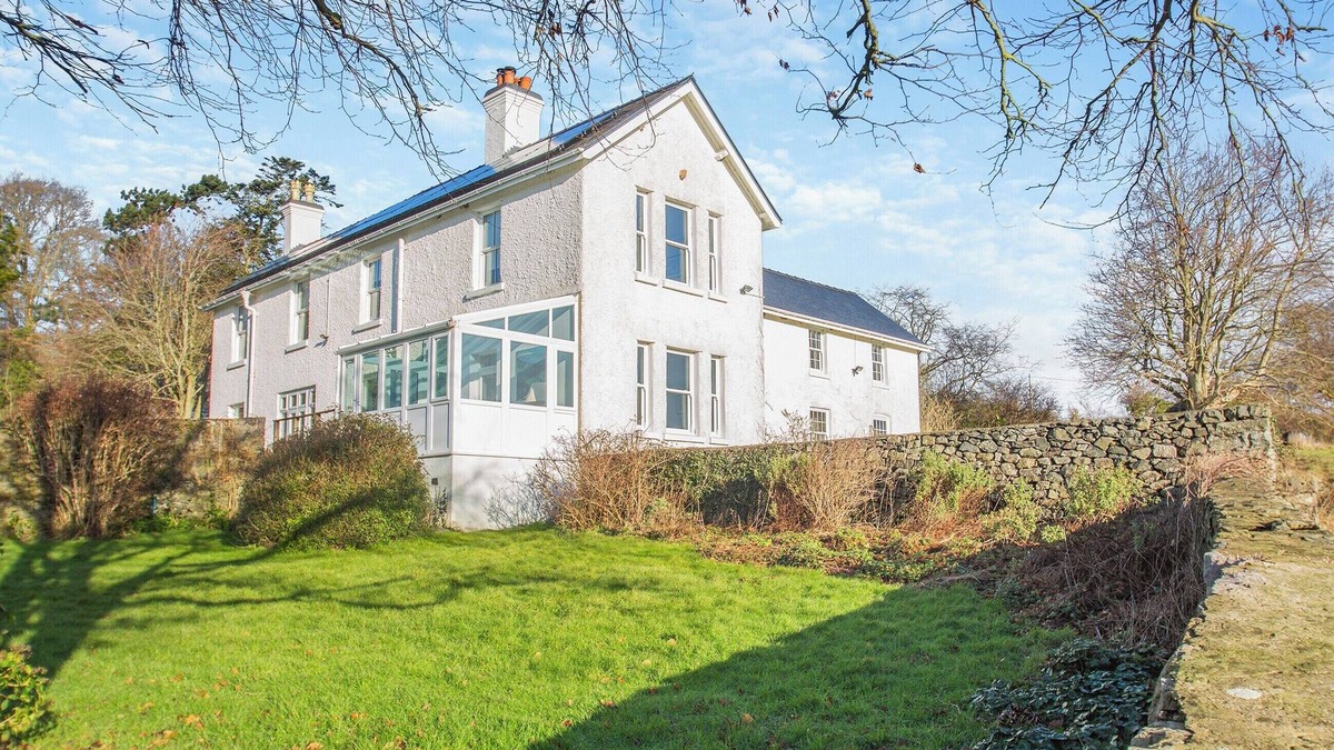 Rhyd-y-foel Cottage | 5 bedroom accommodation in Colwyn Bay