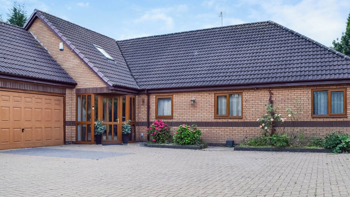West Bridgford Cottage | 5 bedroom accommodation in Gamston, near Nottingham