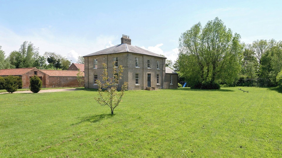 Tilney Fen End Cottage | 5 bedroom accommodation in Kings Lynn