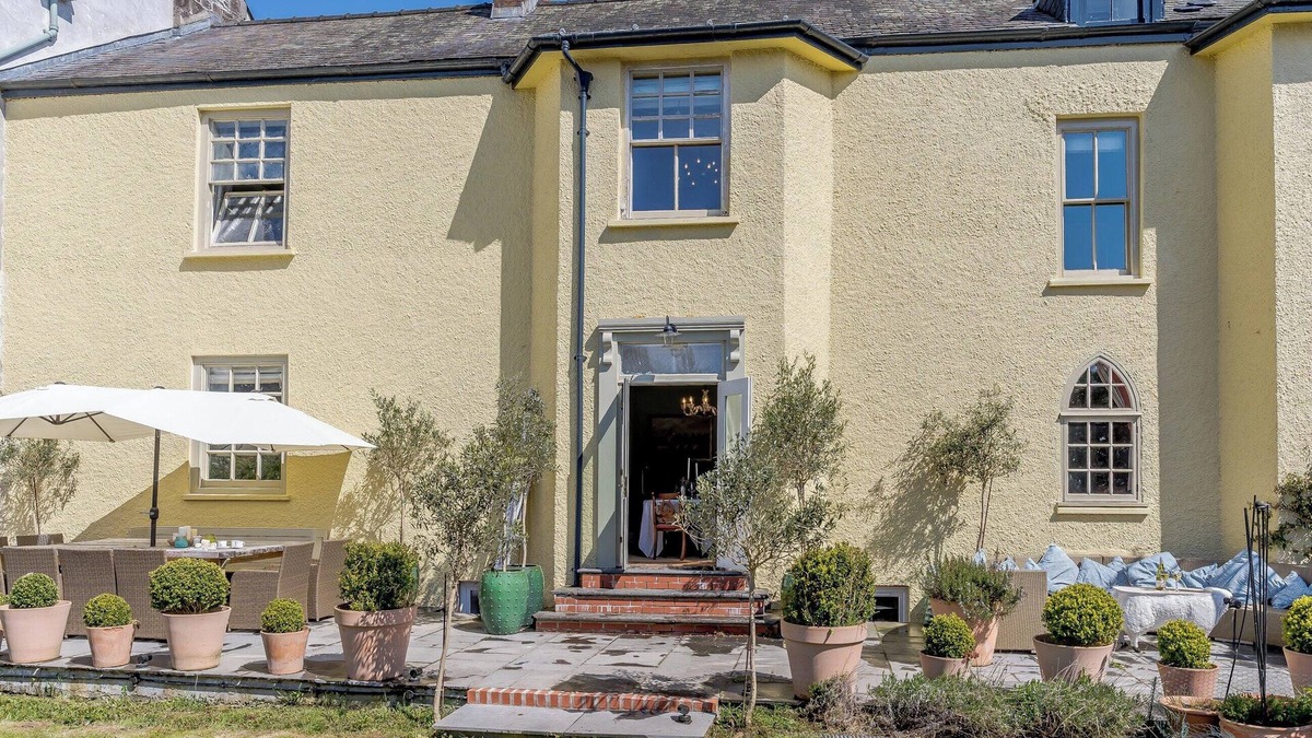 Laugharne Cottage | 5 bedroom accommodation in Laugharne