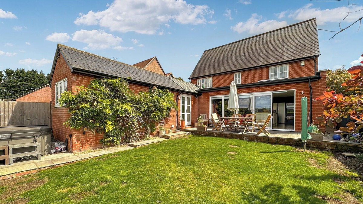 Walkern Cottage | 5 bedroom accommodation in Walken, near Stevenage