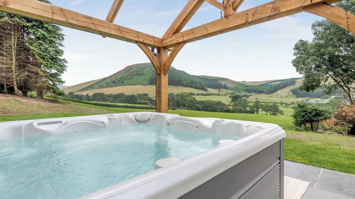 Abercraf Cottage | 5 bedroom accommodation in New Radnor, near Presteigne