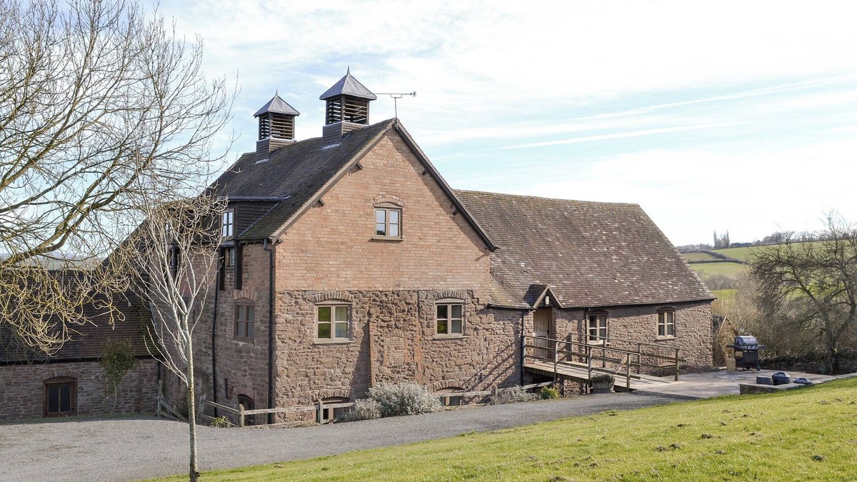 Bromyard Cottage | 5 bedroom accommodation in Bromyard, near Malvern Hills
