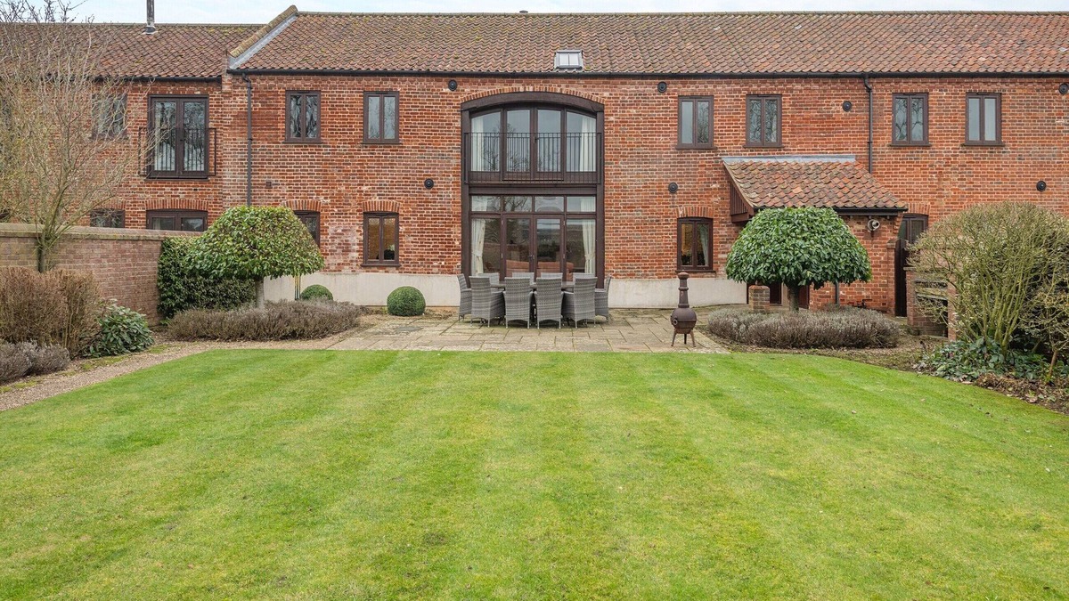 Sculthorpe Cottage | 5 bedroom accommodation in Sculthorpe, Fakenham