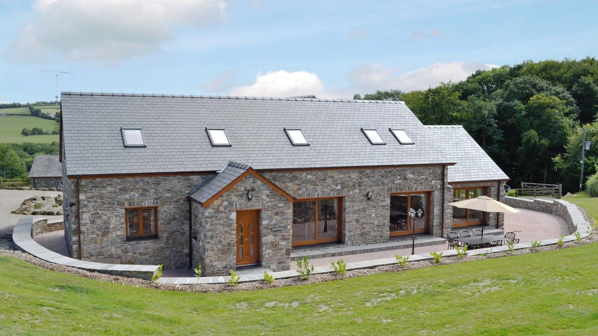 Felinfach Cottage | 5 bedroom accommodation in Mydroilyn, near Aberaeron