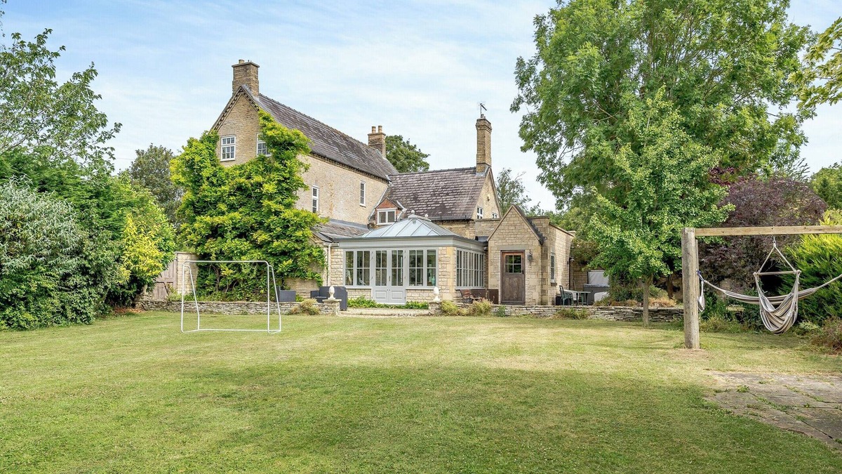 Sleaford Cottage | 5 bedroom accommodation in Burton Pedwardine, near Sleaford