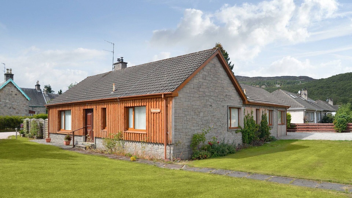 Aviemore Cottage | 5 bedroom accommodation in Aviemore