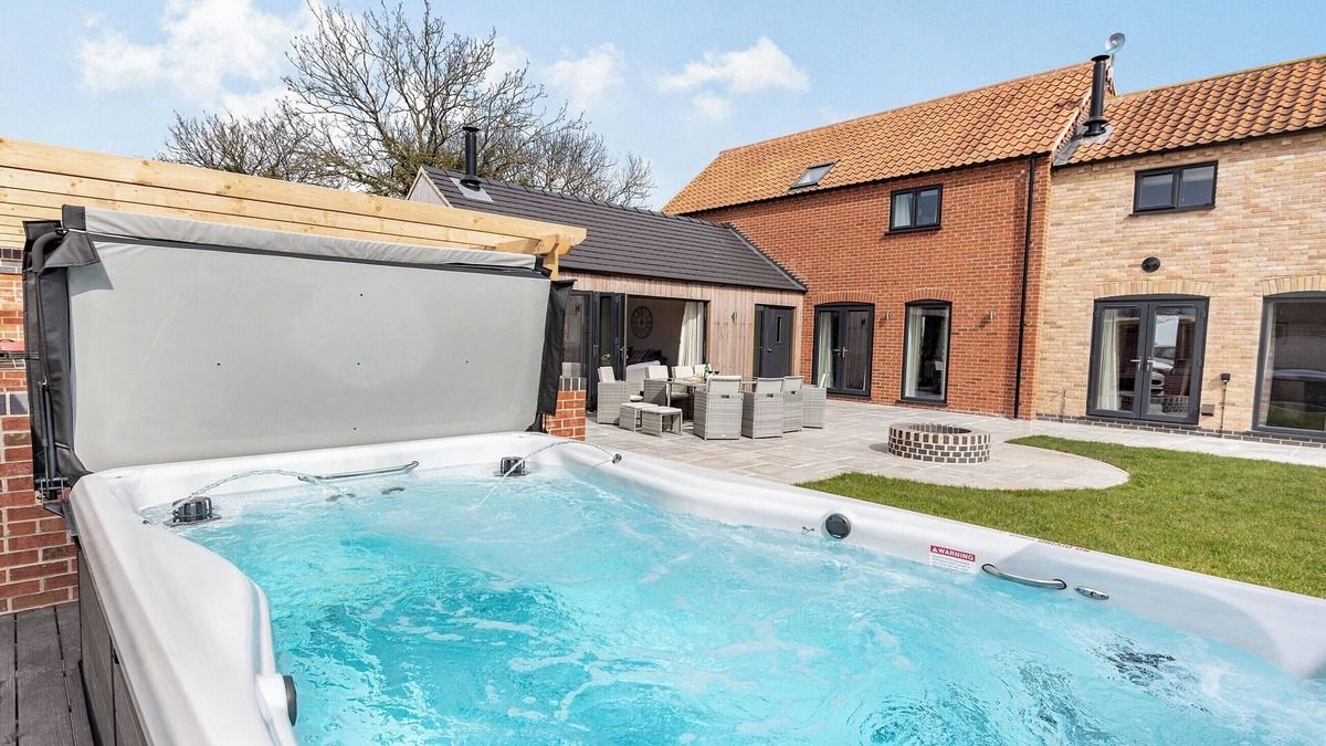Alford Cottage | 5 bedroom accommodation in Willoughby, near Alford