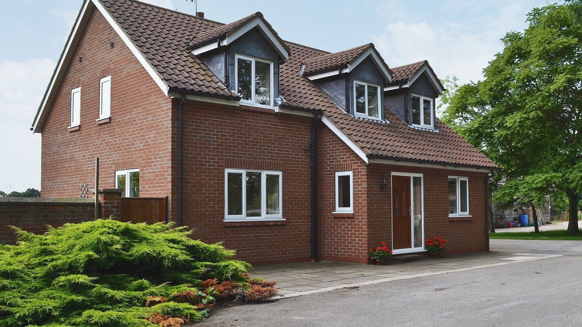 Arnold Cottage | 5 bedroom accommodation in Brandesburton, near Hornsea
