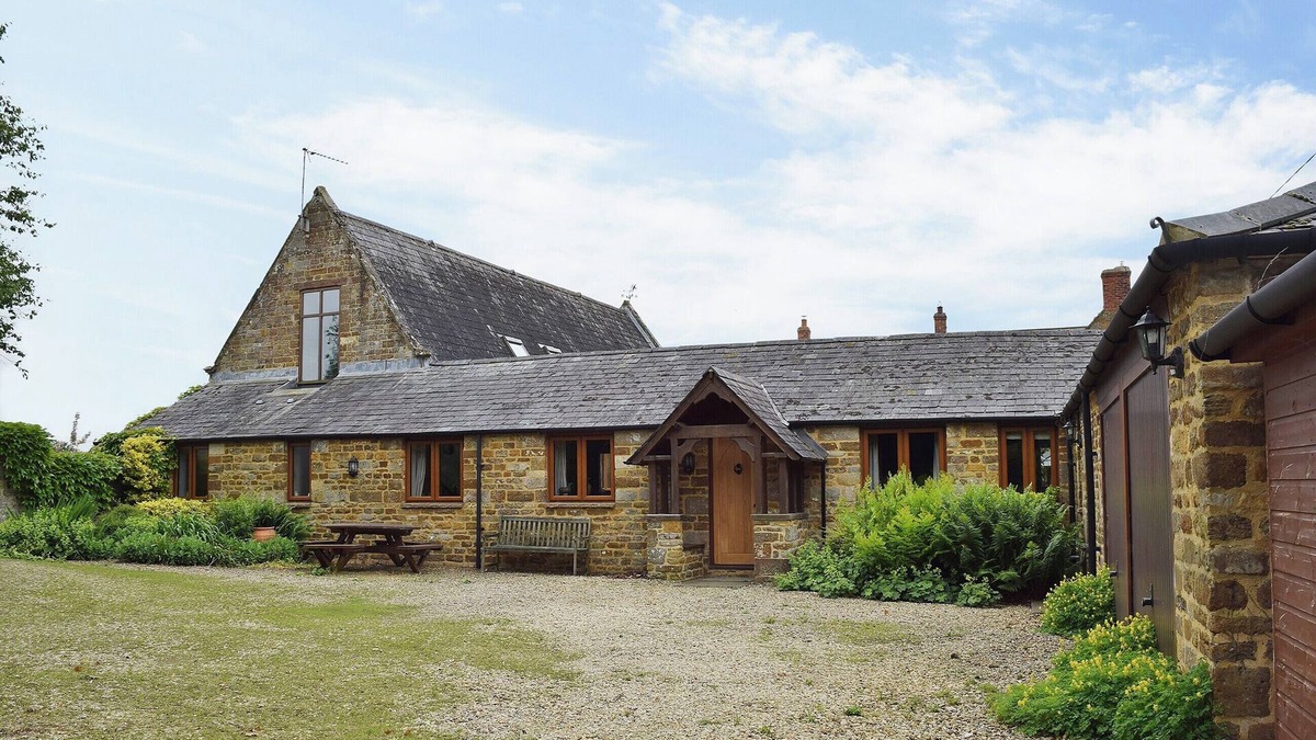 Warkworth Cottage | 5 bedroom accommodation in Warkworth, Banbury