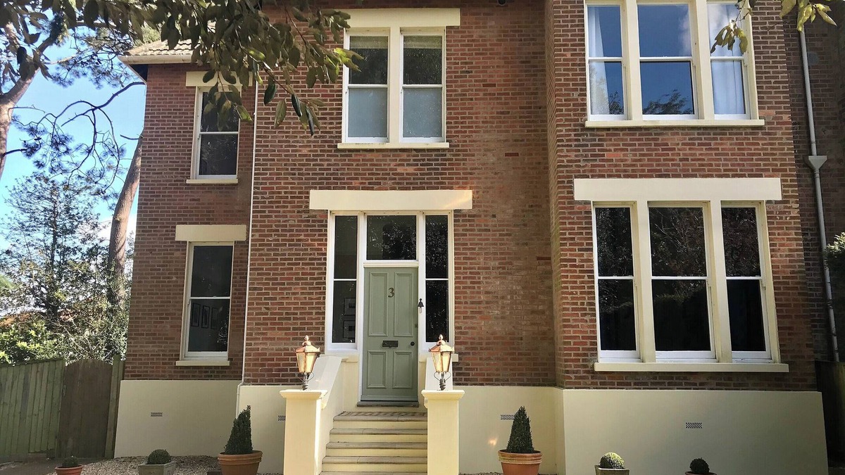 Poole Cottage | 5 bedroom accommodation in Poole