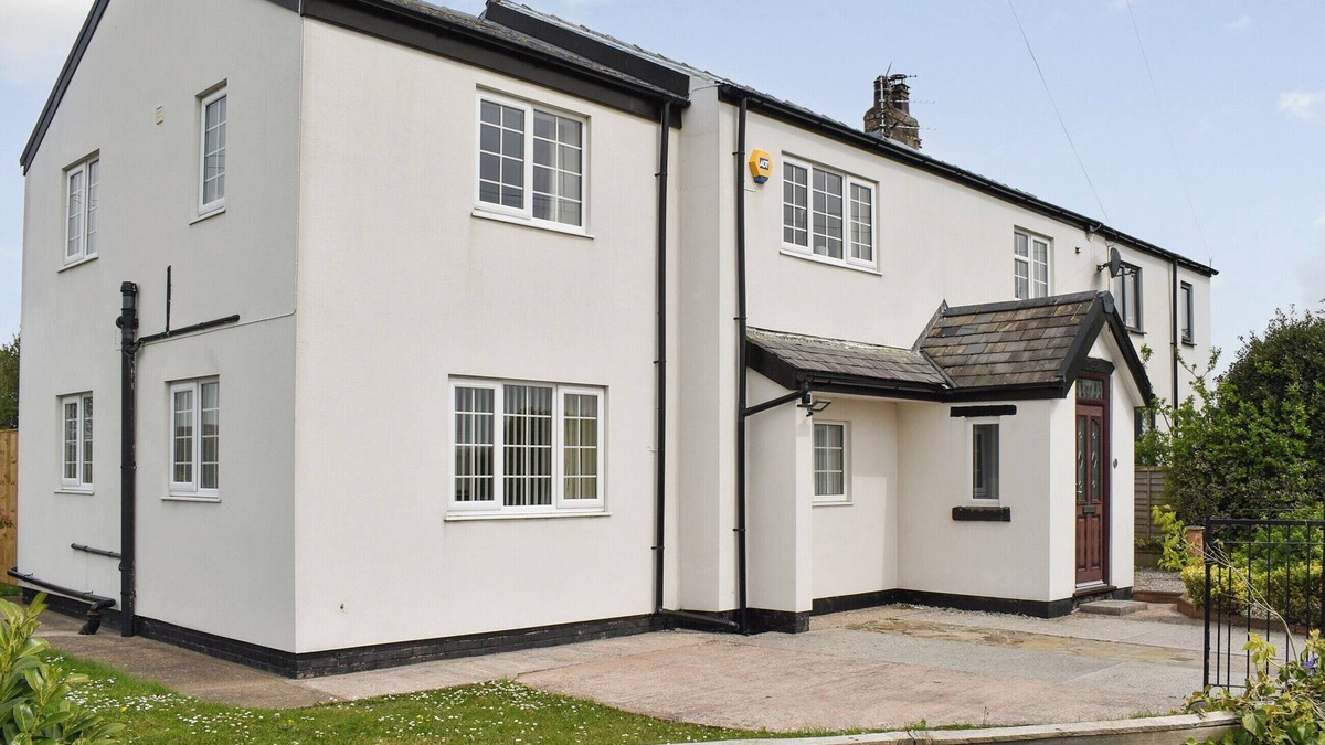 Wesham Cottage | 5 bedroom accommodation in Warton, near Lytham