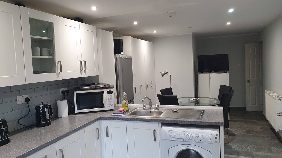 Swindon House | 5 bedroom all ensuite house