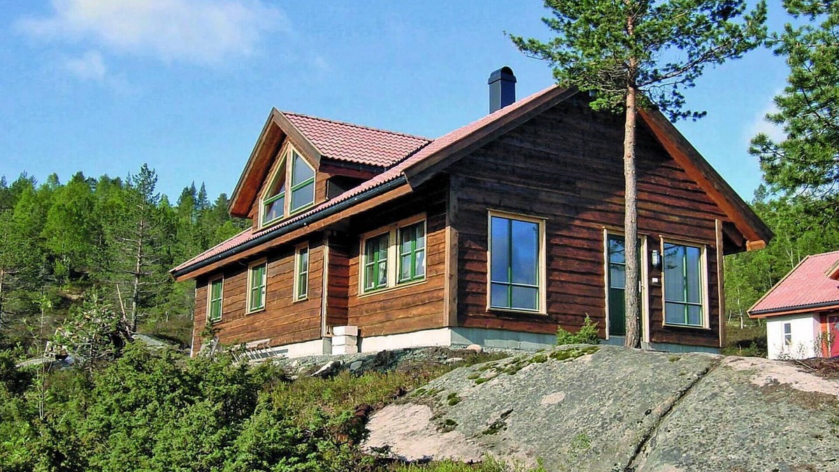 Kvinesdal House | 5 bedroom awesome home in Kvinlog