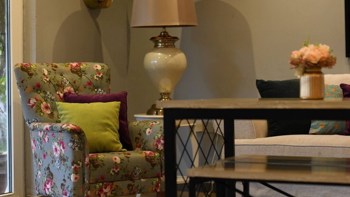 Azaiba House | 5-bedroom B&B, Azaiba beach Muscat with AC/WiFi/22 M lap pool, near restaurants
