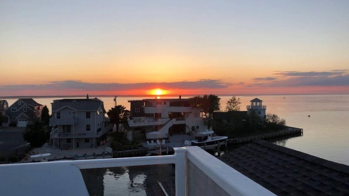 Harvey Cedars House | 5-bedroom bay front house w pool, w generous social area, short walk to beach