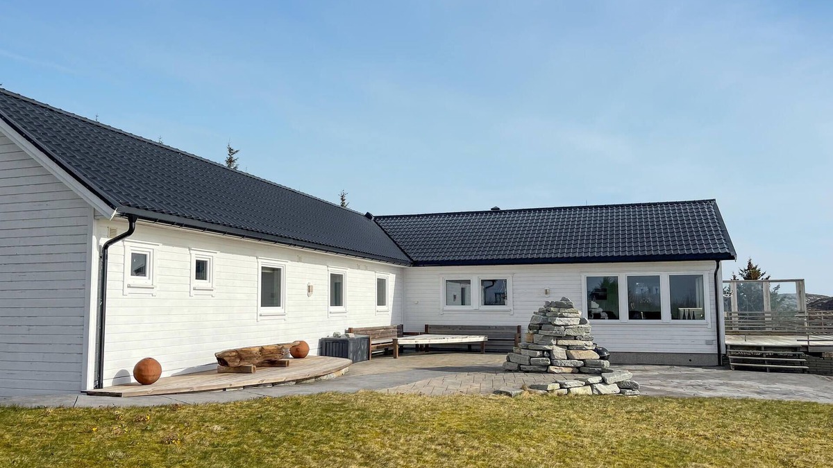 Bogoyvaer House | 5 bedroom beautiful home in Kverva